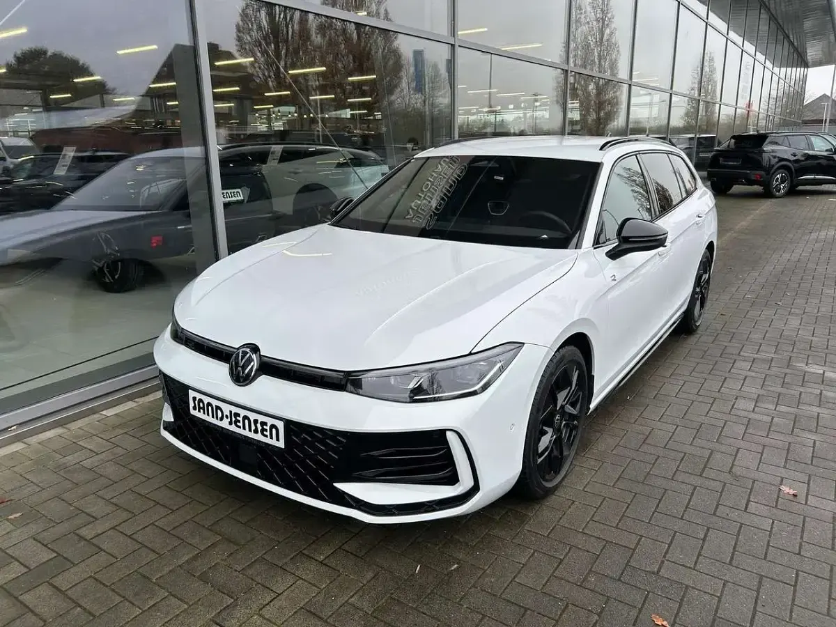 Gebraucht VW Passat R-line 193 PS (141 kW) 2025 Pure white Kombi