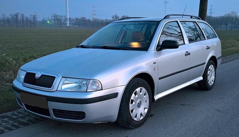 Silber Gebraucht 2003 Skoda Octavia Kombi | 1.200 € (Guter Preis) - Bild 1/4