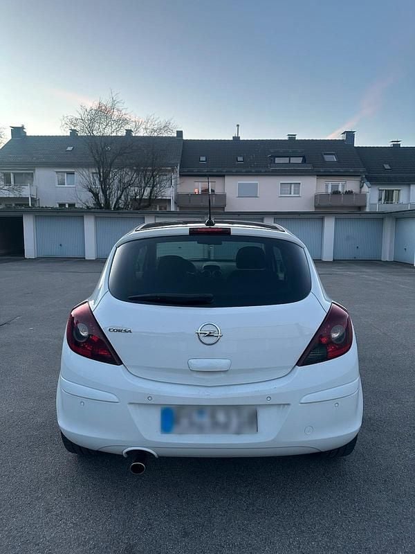 Gebraucht Opel Corsa 87 PS (63 kW) 2011 Weiß Kleinwagen