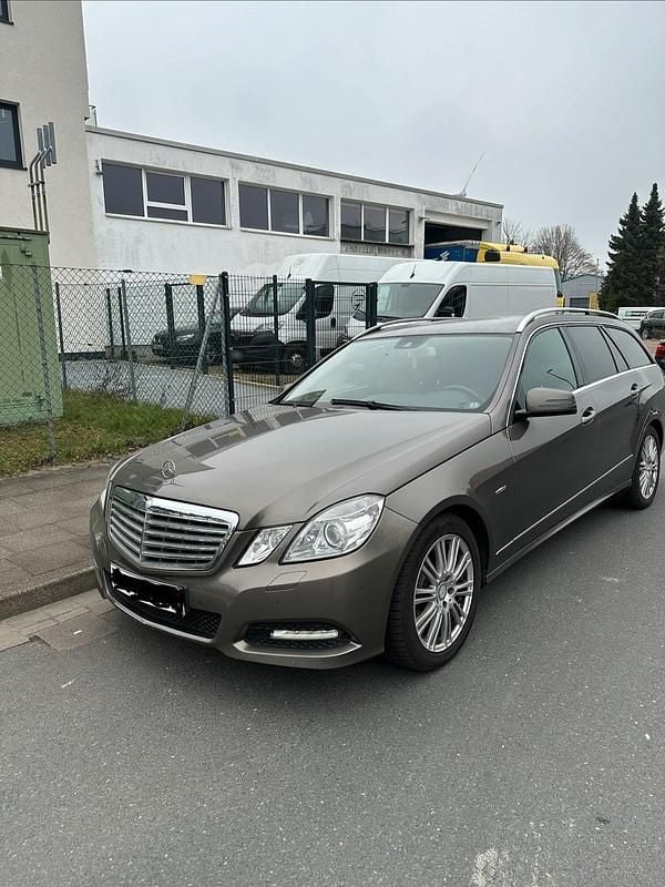 Gebraucht Mercedes E350 265 PS (194 kW) 2011 Grau Kombi