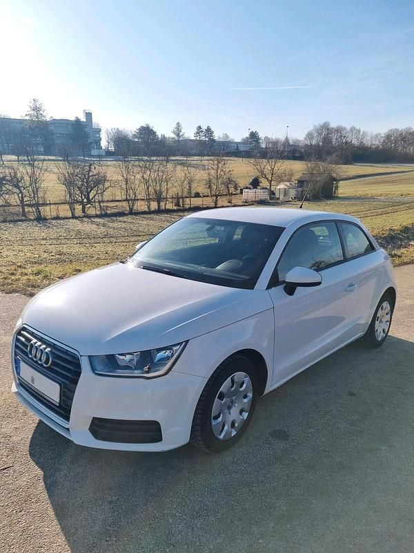 Weiß Gebraucht 2015 Audi A1 Kleinwagen | 5.900 € (Fairer Preis) - Bild 1/4