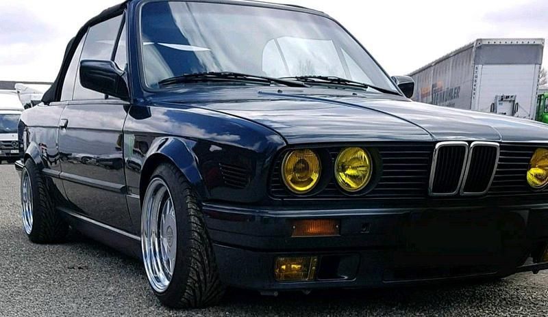 Schwarz Gebraucht 1990 BMW 325 Cabriolet Sport Line Cabrio | 16.500 € - Bild 1/4