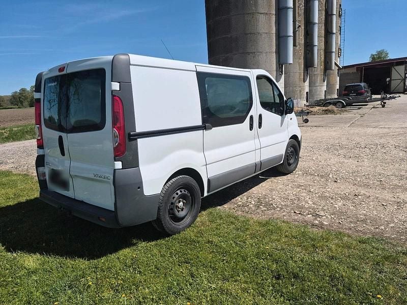 Second-hand Opel Vivaro 90 CP (66 kW) 2012 Alb Monovolum