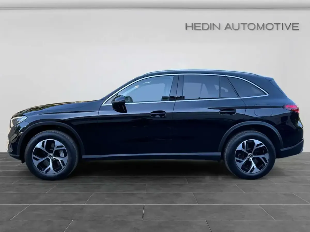 Gebraucht Mercedes GLC300 Avantgarde 204 PS (150 kW) 2023 Schwarz SUV