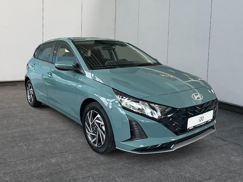 Neu Hyundai i20 Trend 101 PS (74 kW) 2025 Mangrove green Kleinwagen
