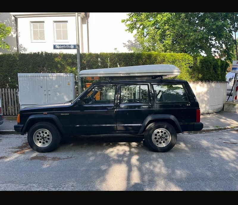 Schwarz Gebraucht 1996 Jeep Cherokee SUV | 8.000 € - Bild 1/4