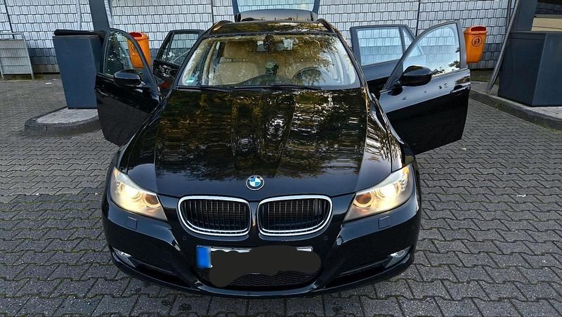 Gebraucht BMW 320 184 PS (135 kW) 2012 Schwarz Kombi