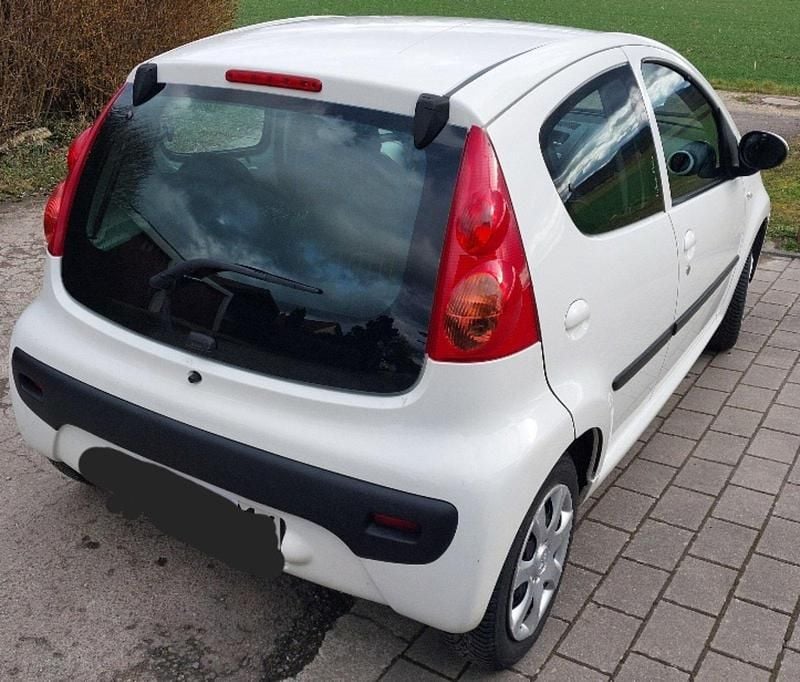 Gebraucht Peugeot 107 Urban Move 68 PS (50 kW) 2011 Weiß Kleinwagen