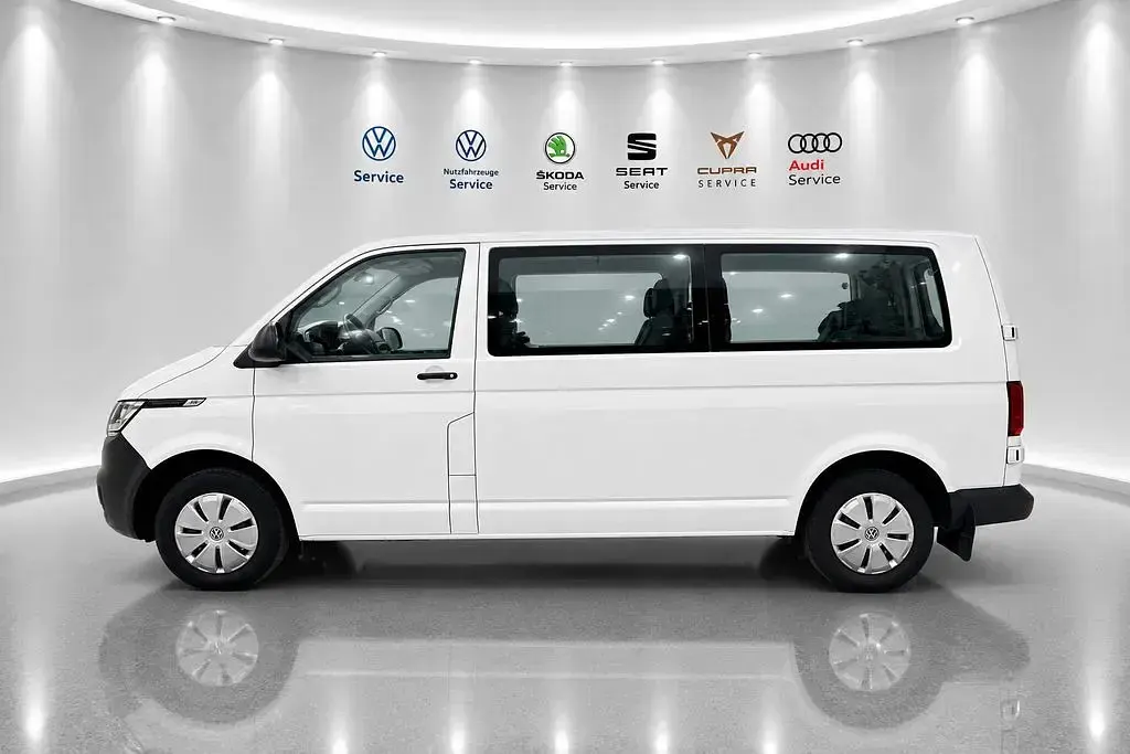 Gebraucht VW Caravelle Trendline 150 PS (110 kW) 2023 Weiß Van