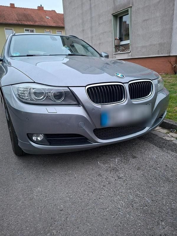 Gebraucht BMW 318 143 PS (105 kW) 2010 Grau Kombi