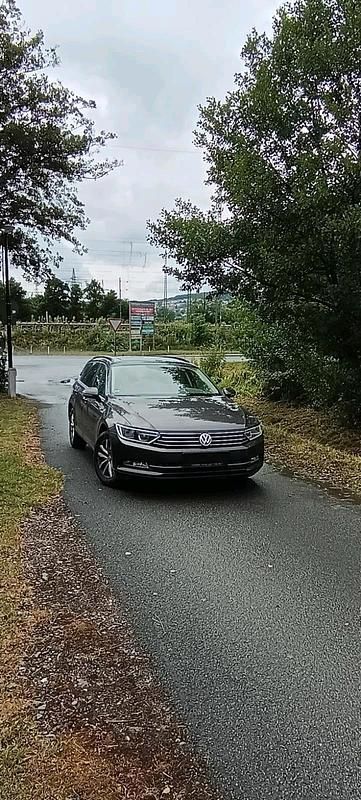 Grau Gebraucht 2016 VW Passat Kombi | 8.500 € (Superpreis) - Bild 1/4