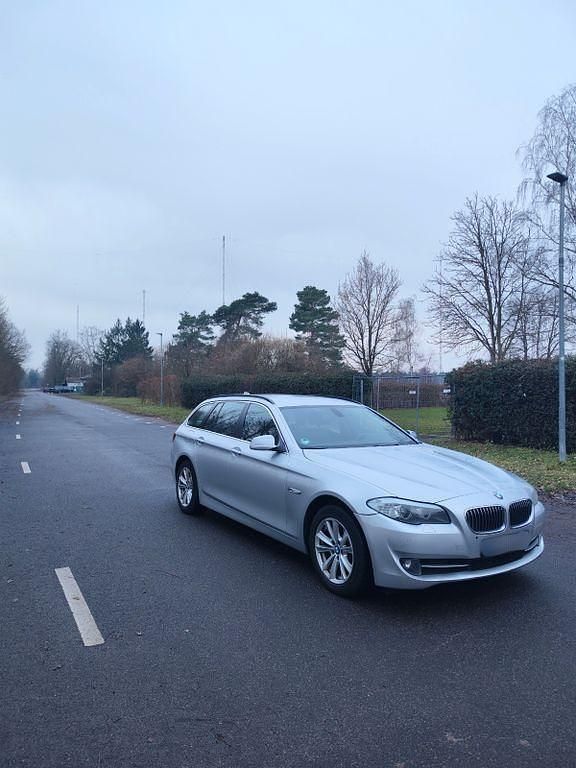 Silber Gebraucht 2012 BMW 525 Kombi | 8.000 € (Guter Preis) - Bild 1/4