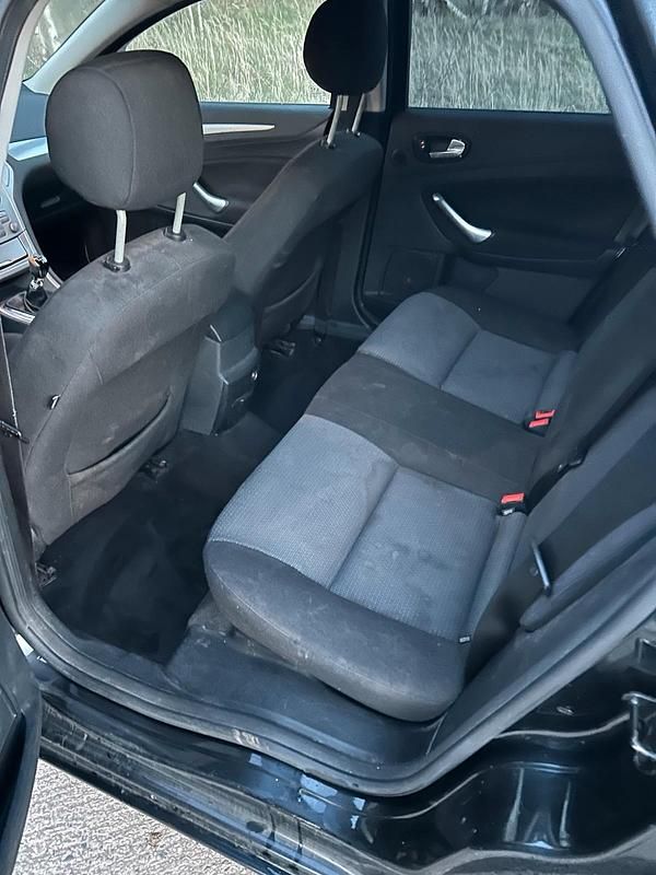 Gebraucht Ford Mondeo 116 PS (85 kW) 2010 Schwarz Kombi