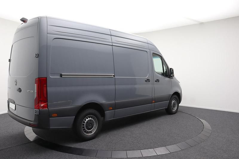 Używany Mercedes Sprinter 170 KM (125 kW) 2024 Van