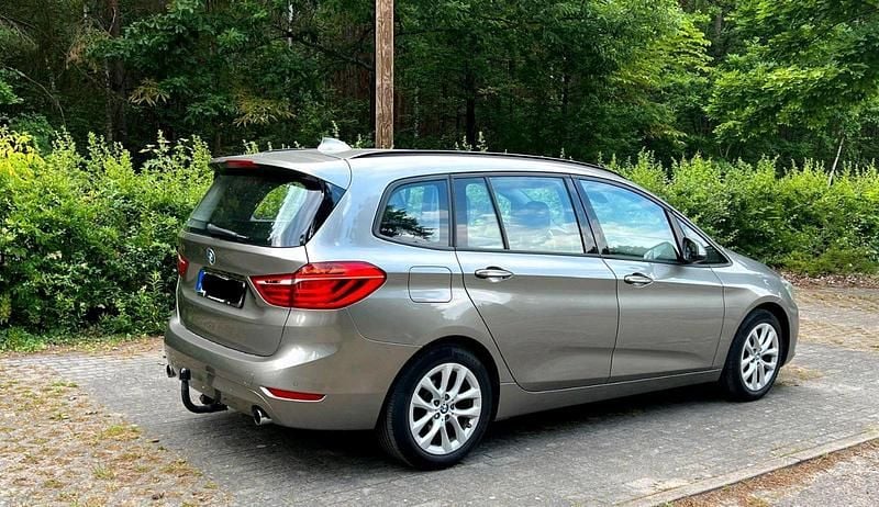 Grau Gebraucht 2016 BMW 220 Kombi | 15.999 € (Fairer Preis) - Bild 1/4