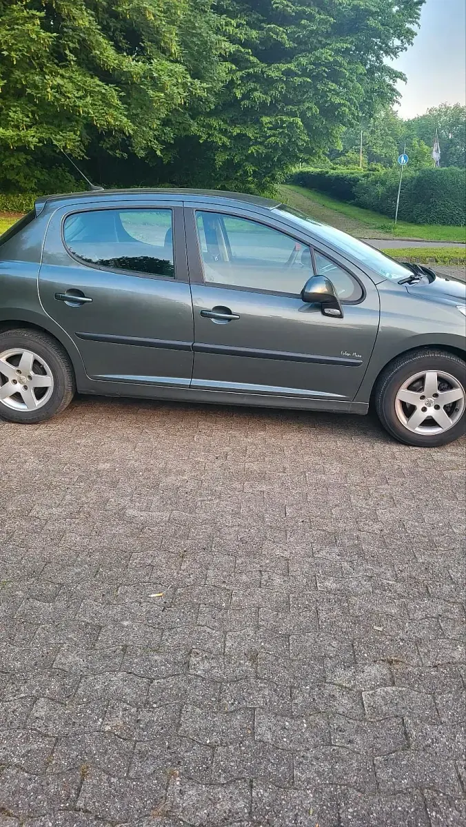 Gebraucht Peugeot 207 75 PS (55 kW) 2008 Grau Kleinwagen