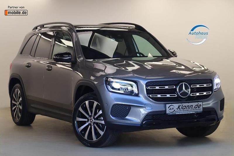 Gebraucht Mercedes GLB200 Night 163 PS (119 kW) 2022 Grau SUV