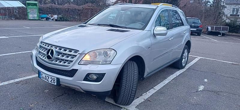 Gebraucht Mercedes ML350 211 PS (155 kW) 2009 Silber SUV