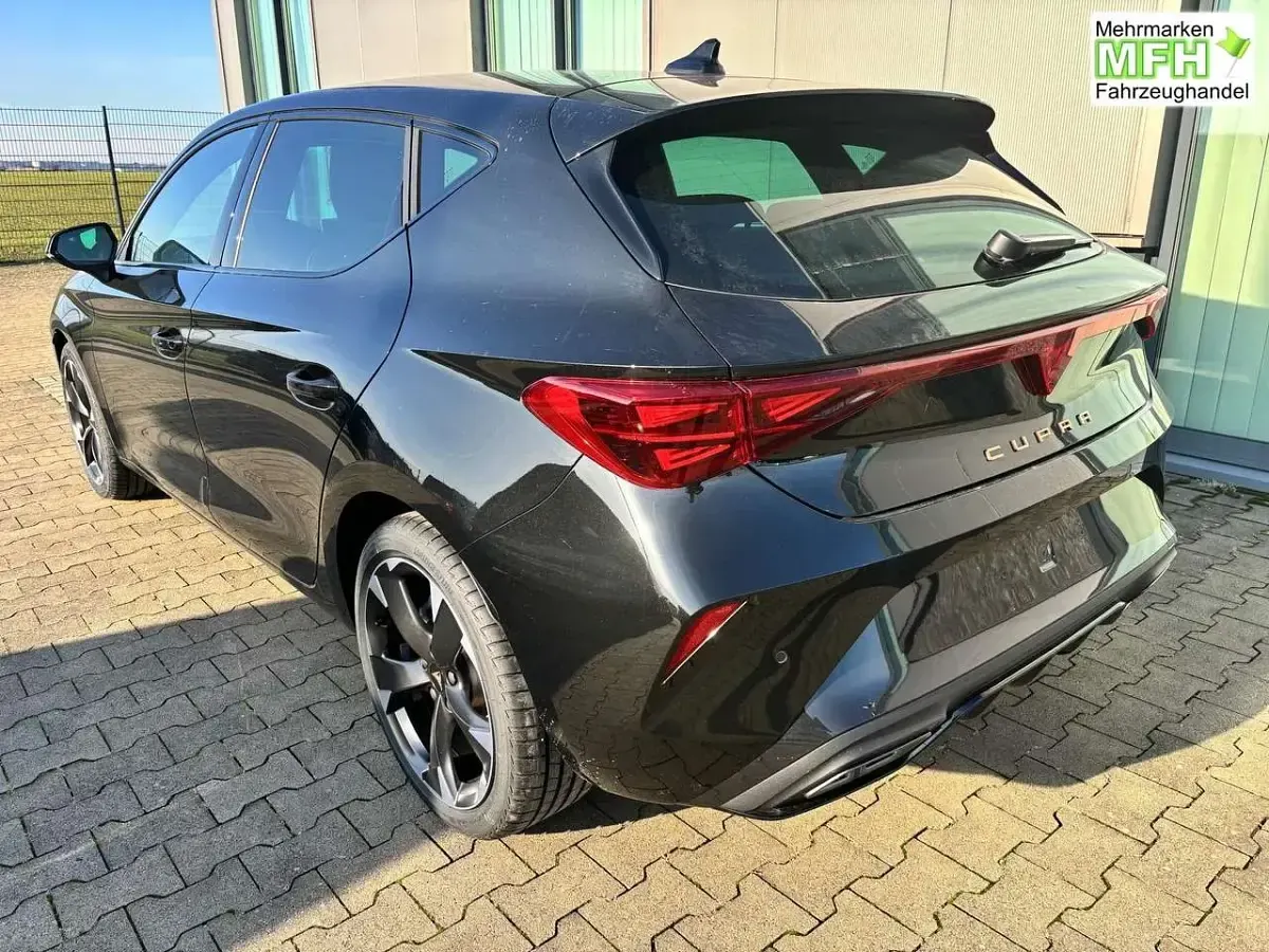 Neu Cupra Leon Basis 150 PS (110 kW) 2026 Metalliclackierung nachts... Limousine