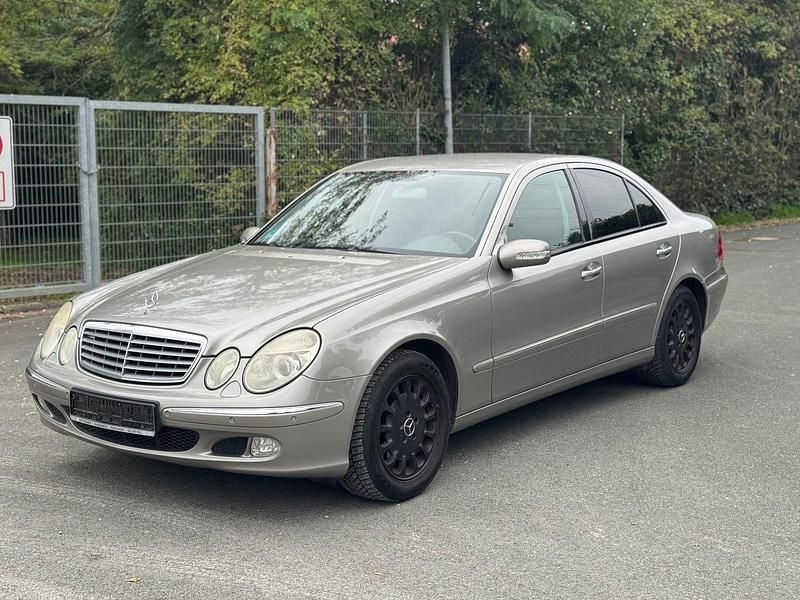 Beige Gebraucht 2004 Mercedes E320 Limousine | 3.290 € (Superpreis) - Bild 1/3