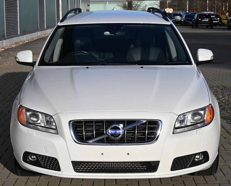 Gebraucht Volvo V70 Summum 241 PS (177 kW) 2011 Weiß Kombi