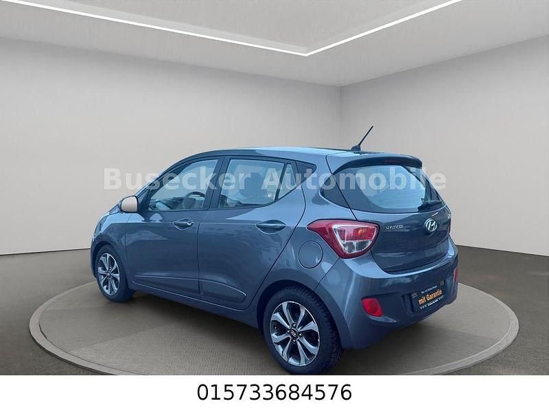 Gebraucht Hyundai i10 Edition 67 PS (49 kW) 2015 Grau Kleinwagen