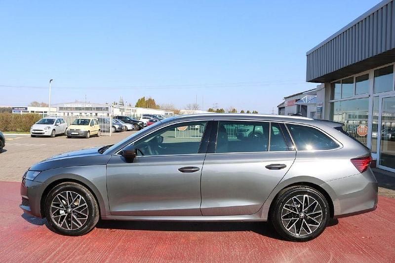 Neu Skoda Octavia Selection 150 PS (110 kW) 2025 Grau Kombi