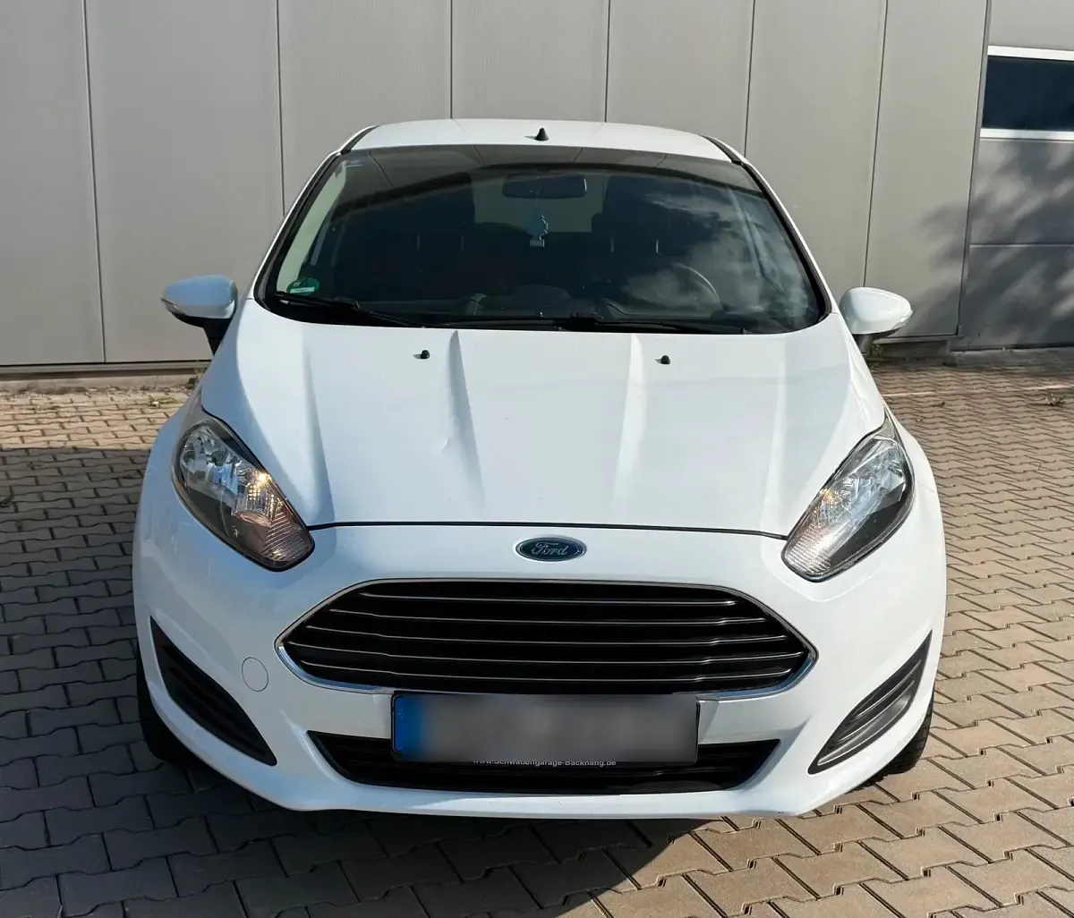 Gebraucht Ford Fiesta 80 PS (58 kW) 2013 Weiß Kleinwagen