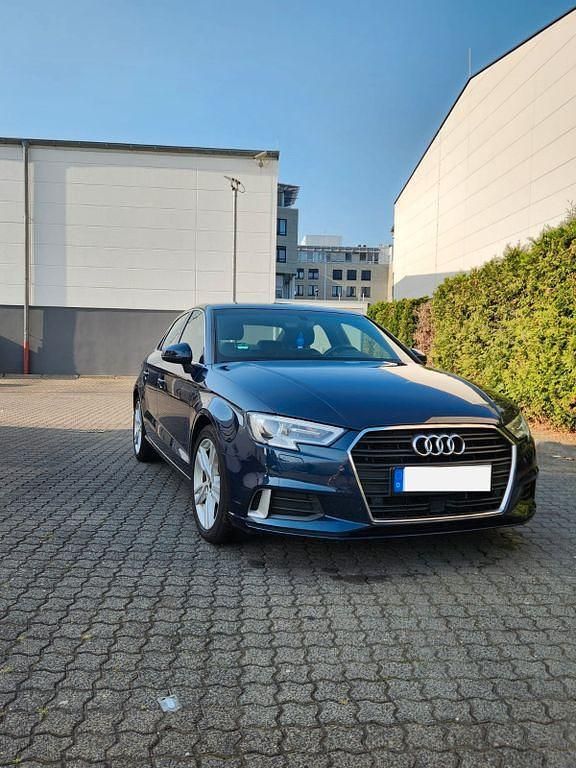 Gebraucht Audi A3 Comfort 116 PS (85 kW) 2019 Blau Limousine