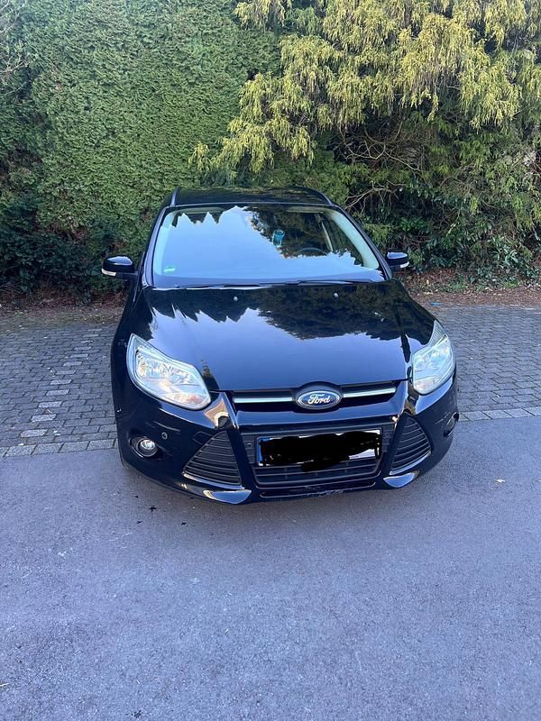 Second-hand Ford Focus 105 CP (77 kW) 2013 Negru Break