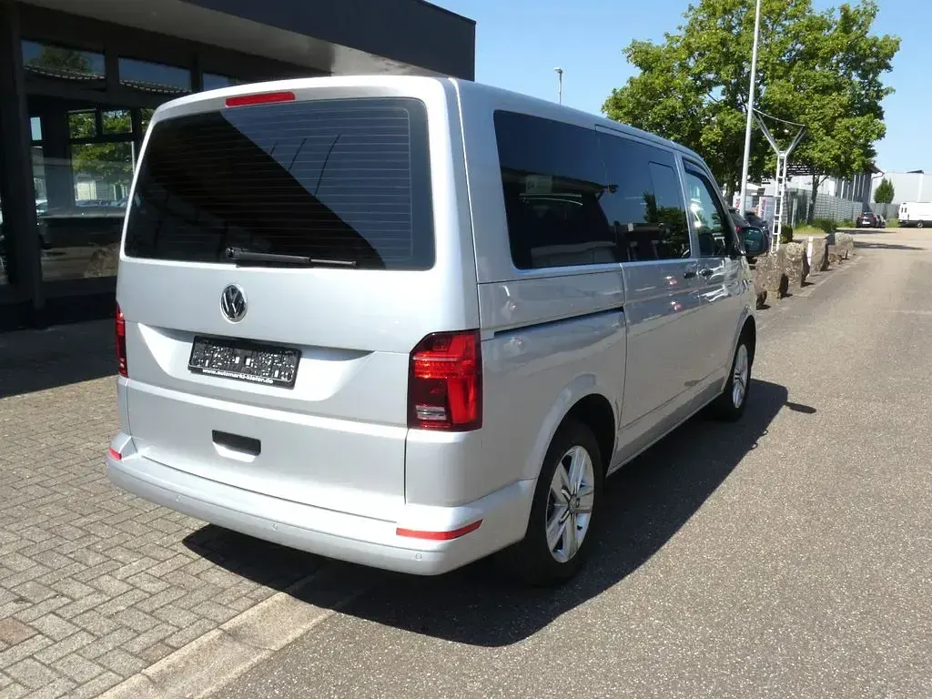 Gebraucht VW Multivan 150 PS (110 kW) 2021 Silber Van / Kleinbus