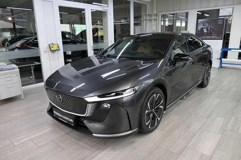 Neu Mazda 6e Takumi-Line 189 kW (258 PS) 2025 Grau Limousine