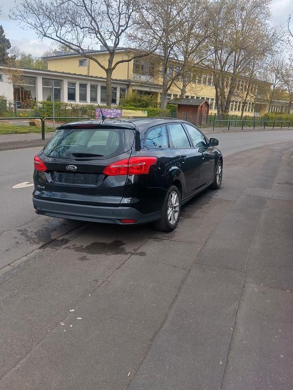 Usata Ford Focus 125 CV (91 kW) 2015 Nero Berlina
