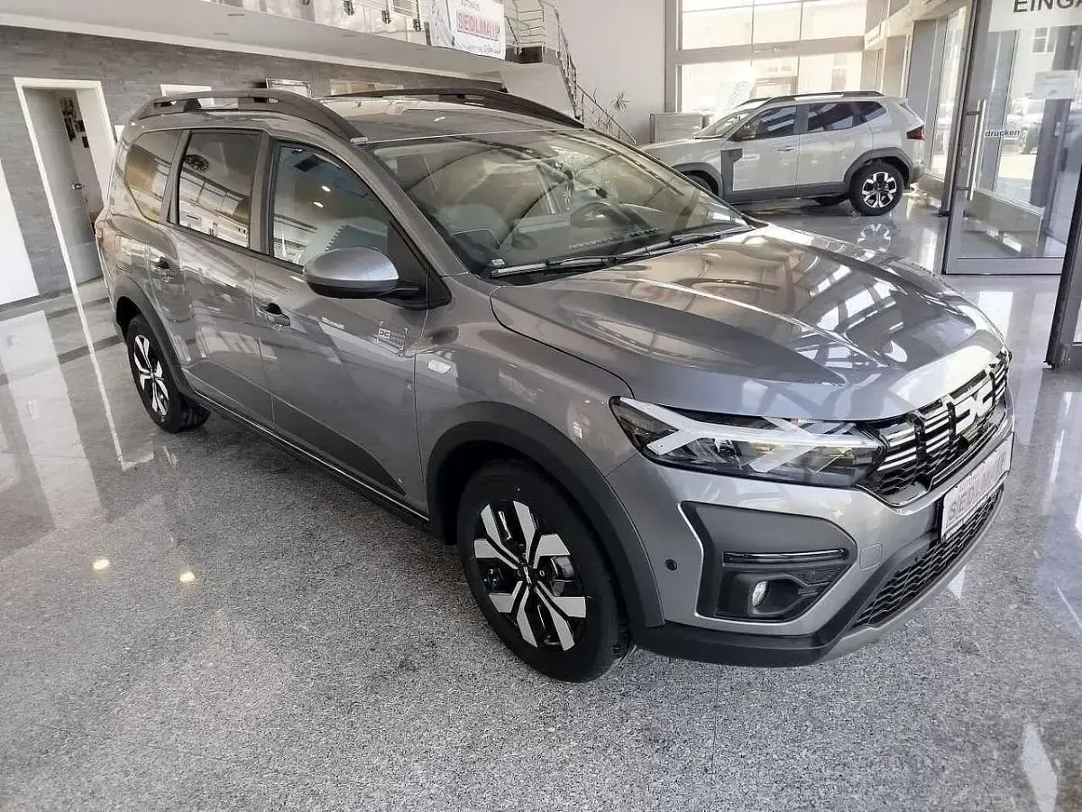 Neu Dacia Jogger Expression 101 PS (74 kW) 2026 Dolomitgrau Van / Kleinbus