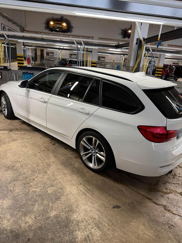 Gebraucht BMW 320 184 PS (135 kW) 2016 Weiß Kombi