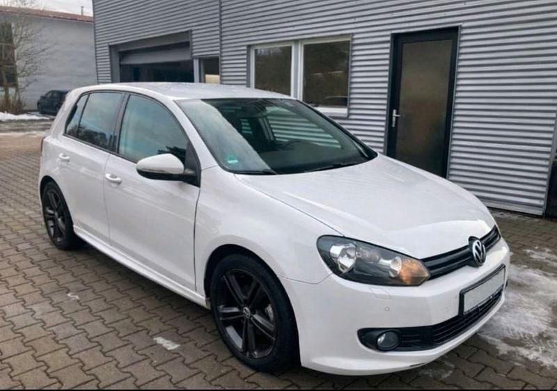 Gebraucht VW Golf VI Team 122 PS (89 kW) 2010 Weiß Kleinwagen