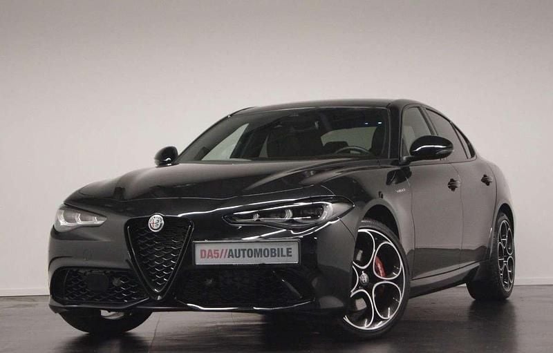 Nero vulcano Gebraucht 2024 Alfa Romeo Giulia Tech Edition Limousine | 38.900 € (Superpreis) - Bild 1/4
