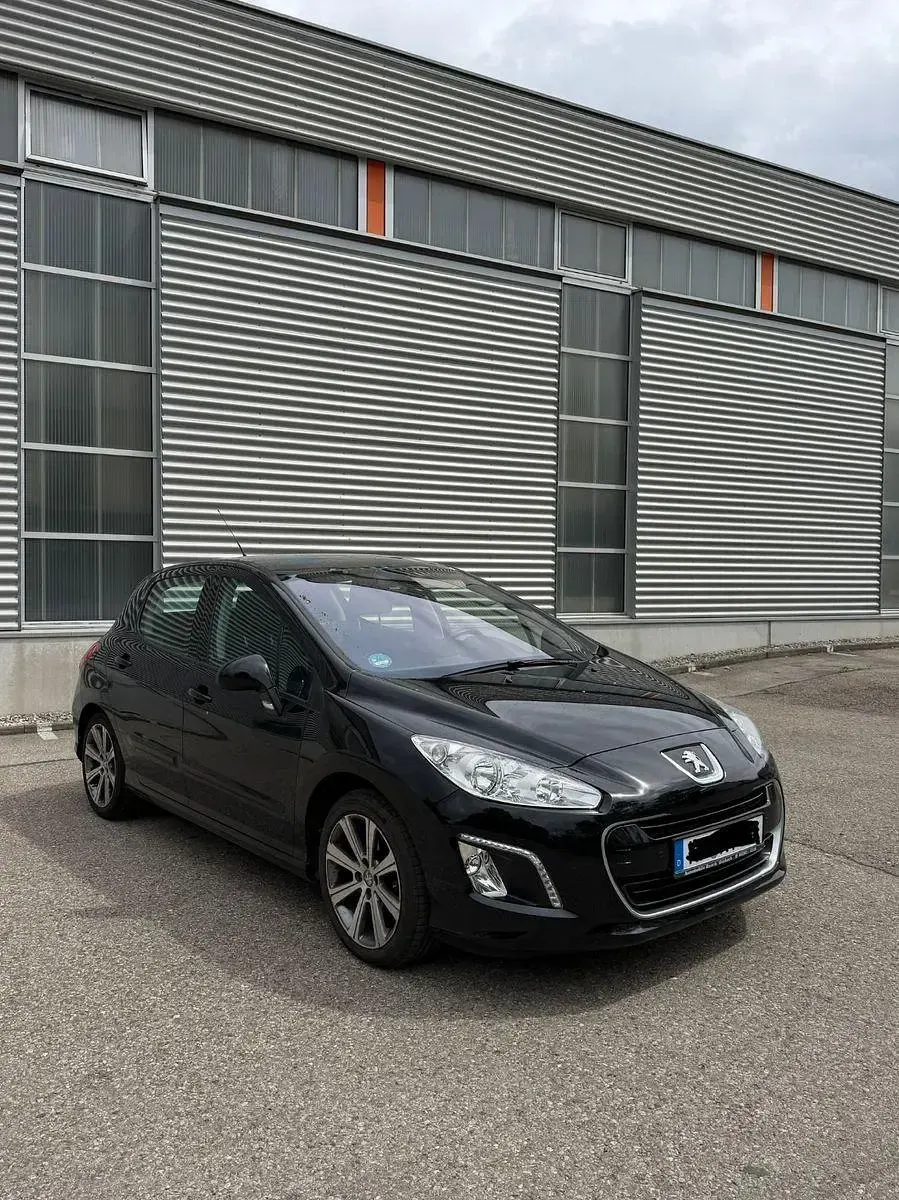 Gebraucht Peugeot 308 Active 120 PS (88 kW) 2011 Schwarz Limousine
