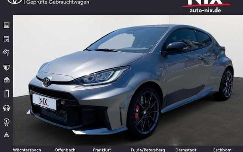 Silber Gebraucht 2024 Toyota Yaris Limousine | 47.690 € (Fairer Preis) - Bild 1/4