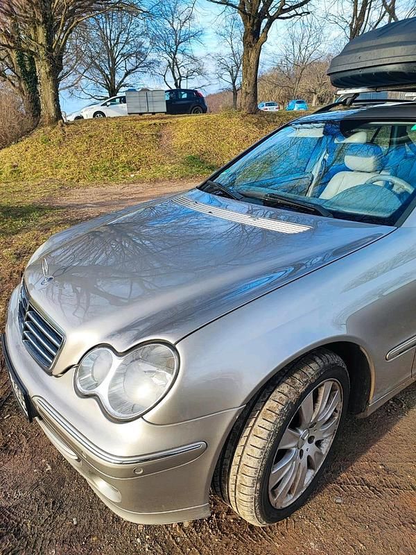 Gebraucht Mercedes C320 224 PS (164 kW) 2005 Grau Kombi