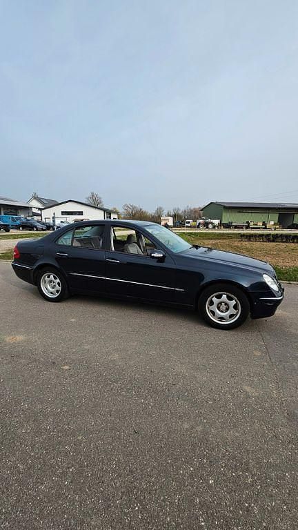 Gebraucht Mercedes E240 Elegance 177 PS (130 kW) 2003 Blau Limousine