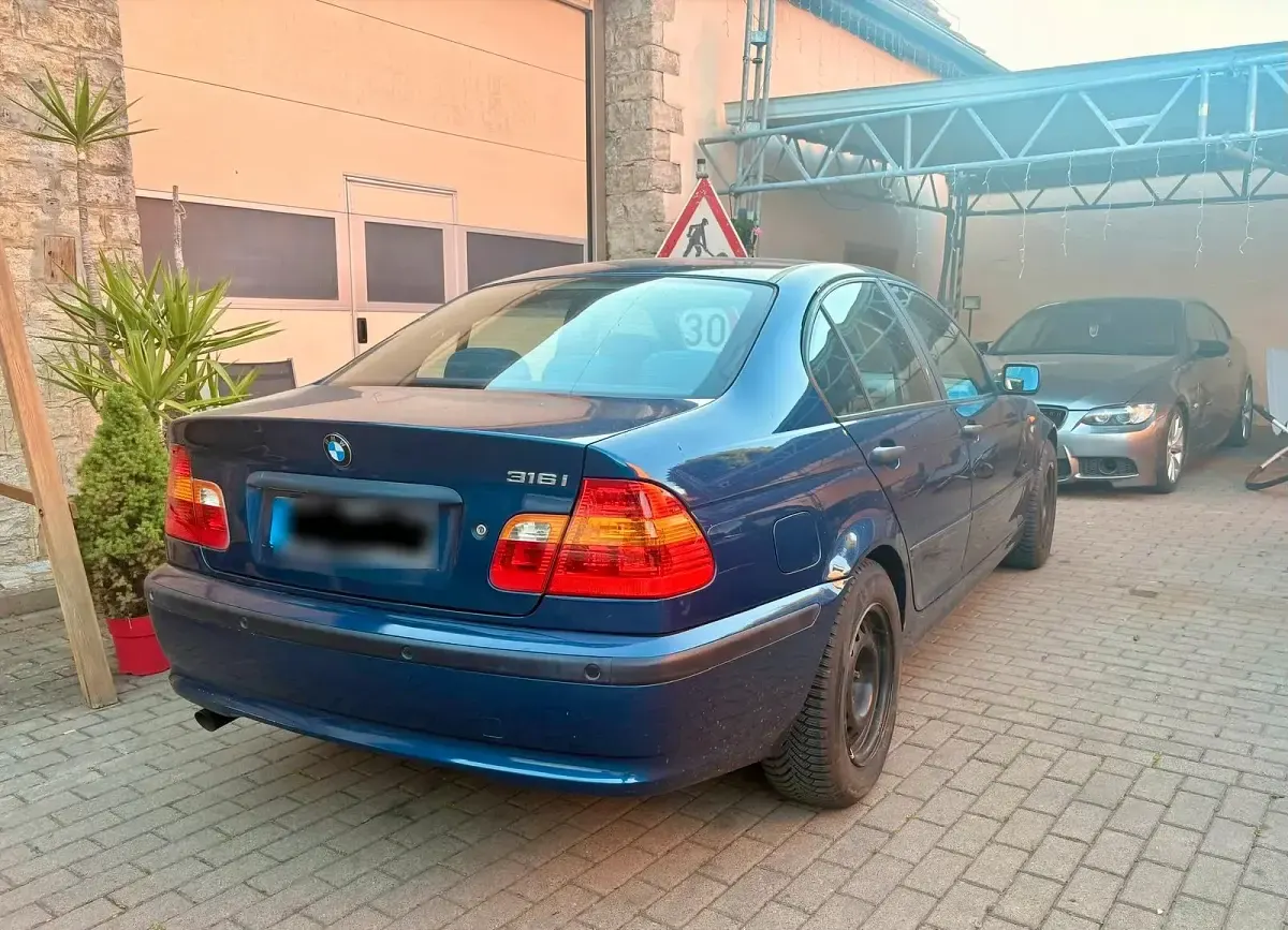 Gebraucht BMW 316 115 PS (84 kW) 2004 Blau Limousine