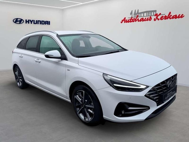 Gebraucht Hyundai i30 Prime 160 PS (117 kW) 2023 Serenity white Limousine