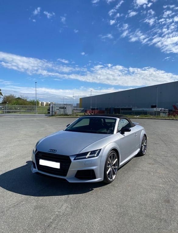 Silber Gebraucht 2016 Audi TT Roadster Ambiente Cabrio | 26.499 € (Guter Preis) - Bild 1/4