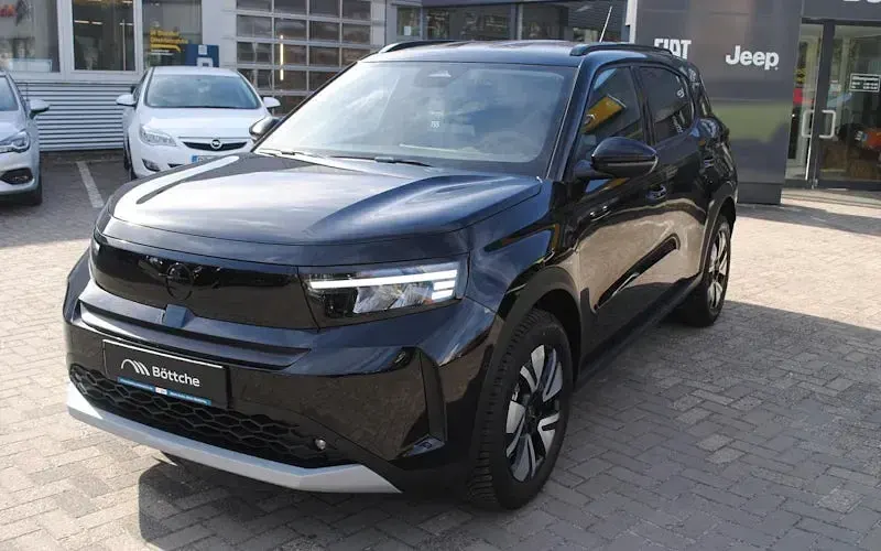 Neu Opel Frontera 83 kW (113 PS) 2025 Lackierung schwarz perla nera/typ aussenverkleidung metalliclackierung SUV