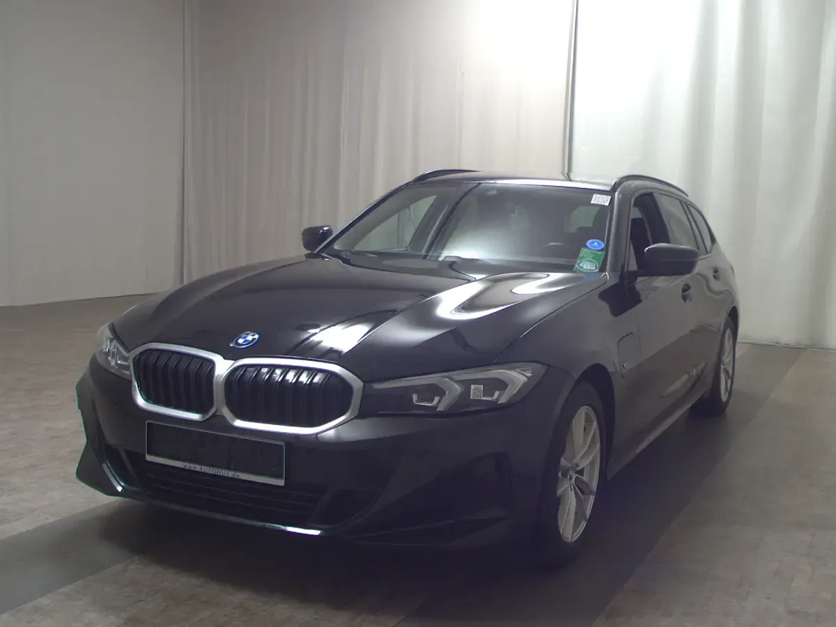 Gebraucht BMW 320e Shadowline 204 PS (150 kW) 2022 Schwarz Kombi