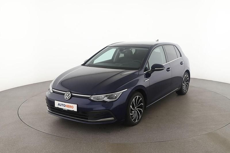 Blau Gebraucht 2020 VW Golf VIII Style Limousine | 23.490 € - Bild 1/3