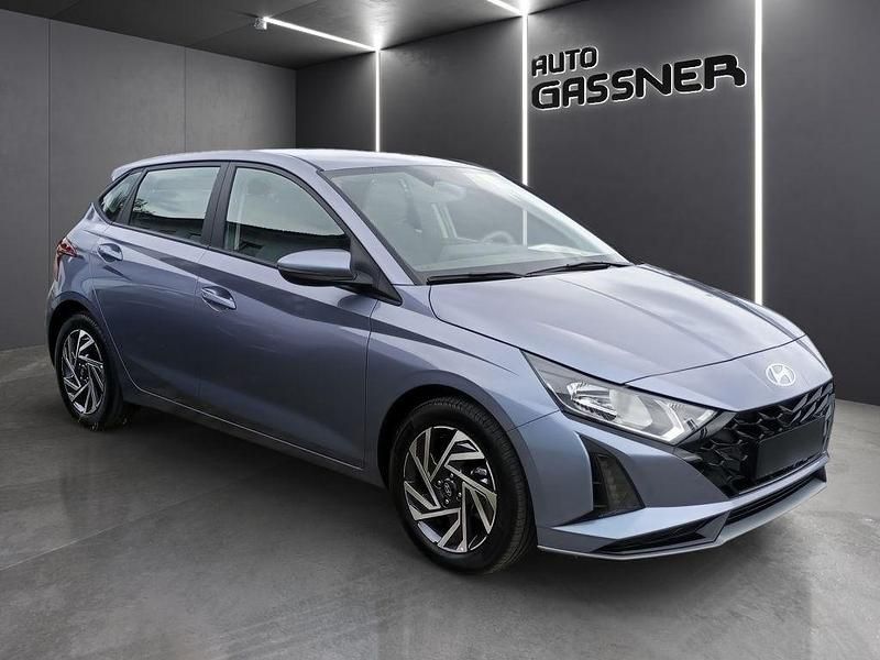 Blau Gebraucht 2024 Hyundai i20 Trend Limousine | 19.190 € (Guter Preis) - Bild 1/4