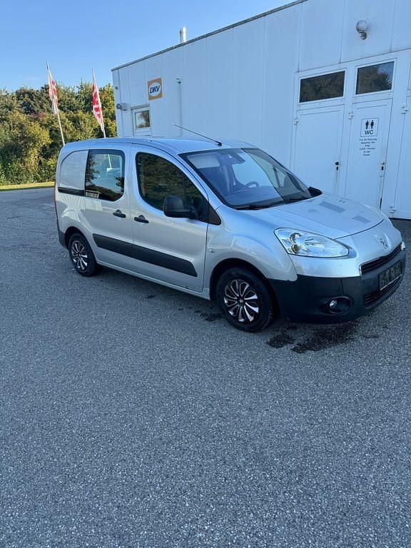 Grau Gebraucht 2013 Peugeot Partner Comfort Van / Kleinbus | 4.000 € (Guter Preis) - Bild 1/4