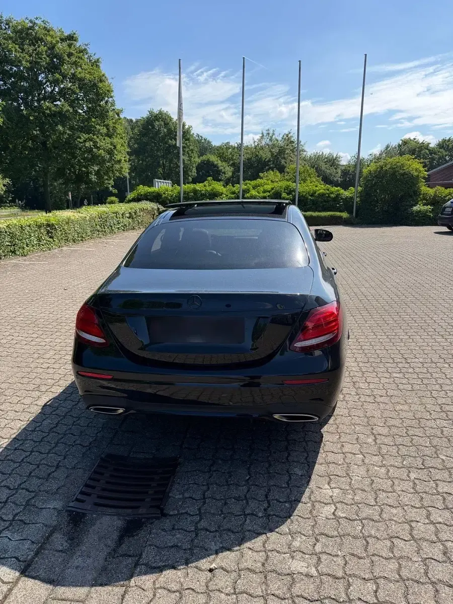 Gebraucht Mercedes E350 AMG line 300 PS (220 kW) 2020 Schwarz Limousine